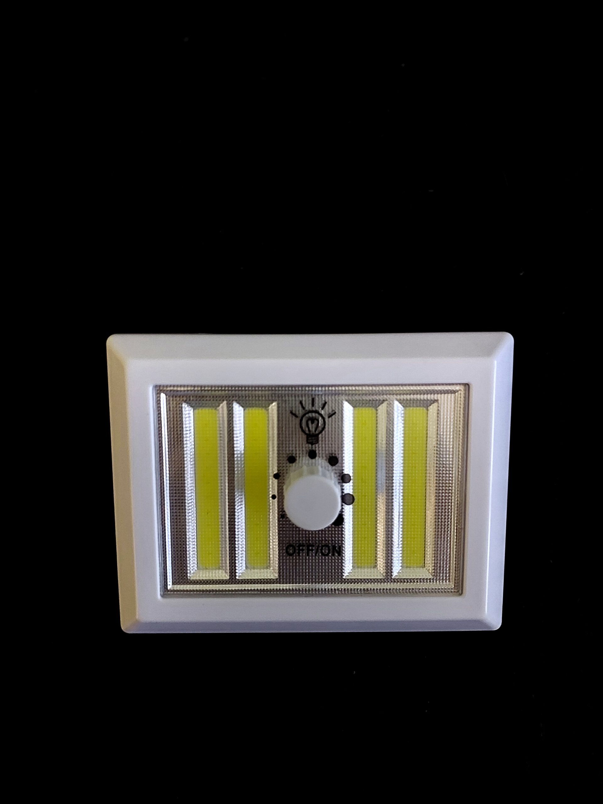 Battery powered, 4 panel wall light with dimmer